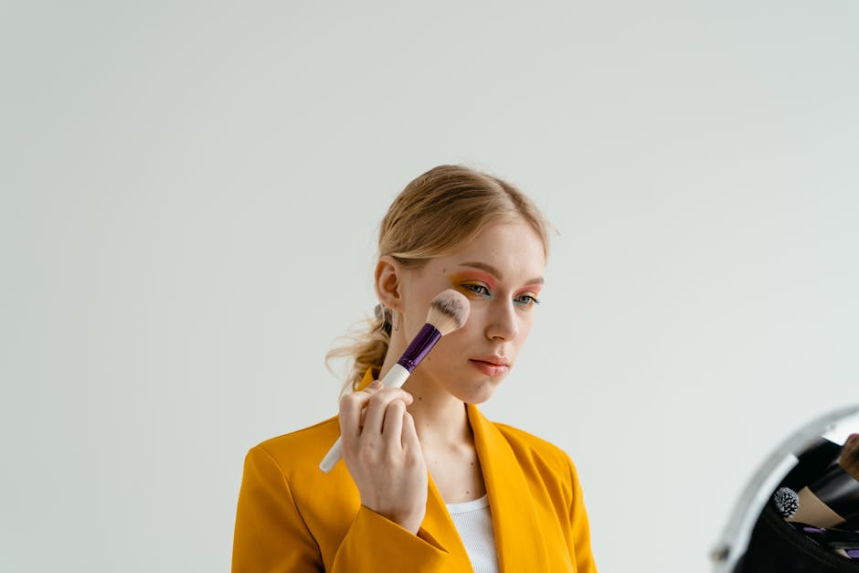 Donna che si prende cura della propria pelle, tema benessere
